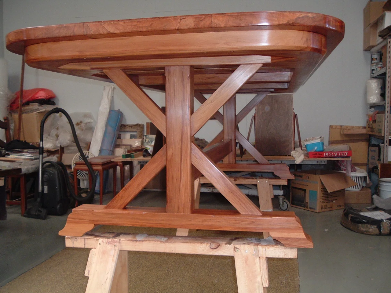 Heart Rimu Dining Table 001.jpg