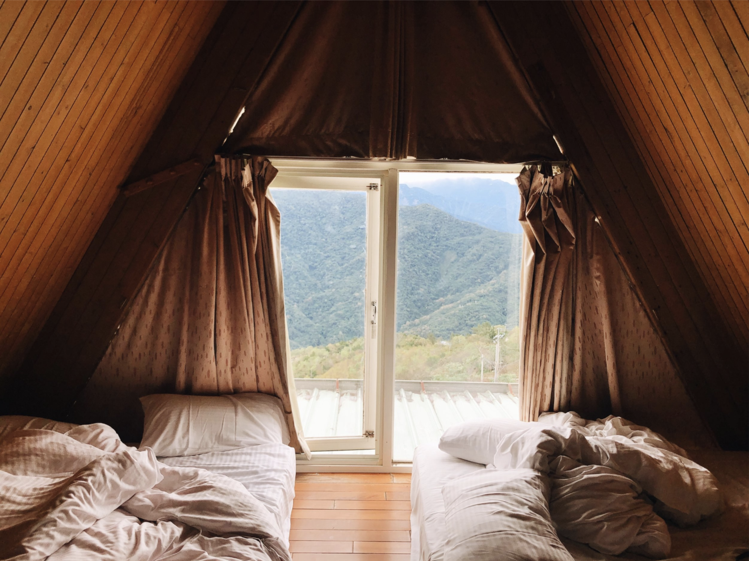 Unique Lodging.png