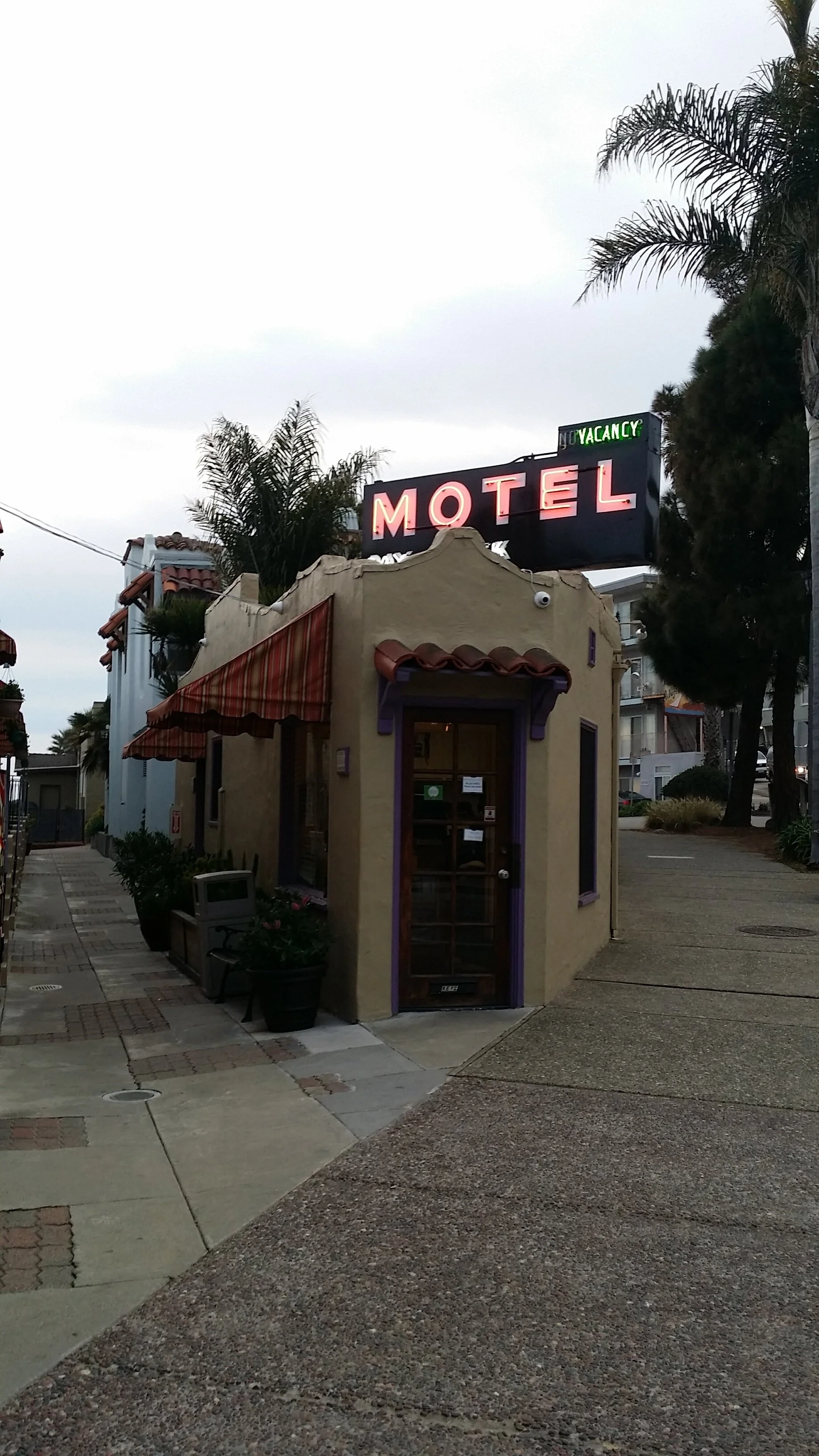 UniqLodgCapitolaVeniceHotel2-Capitola.jpg