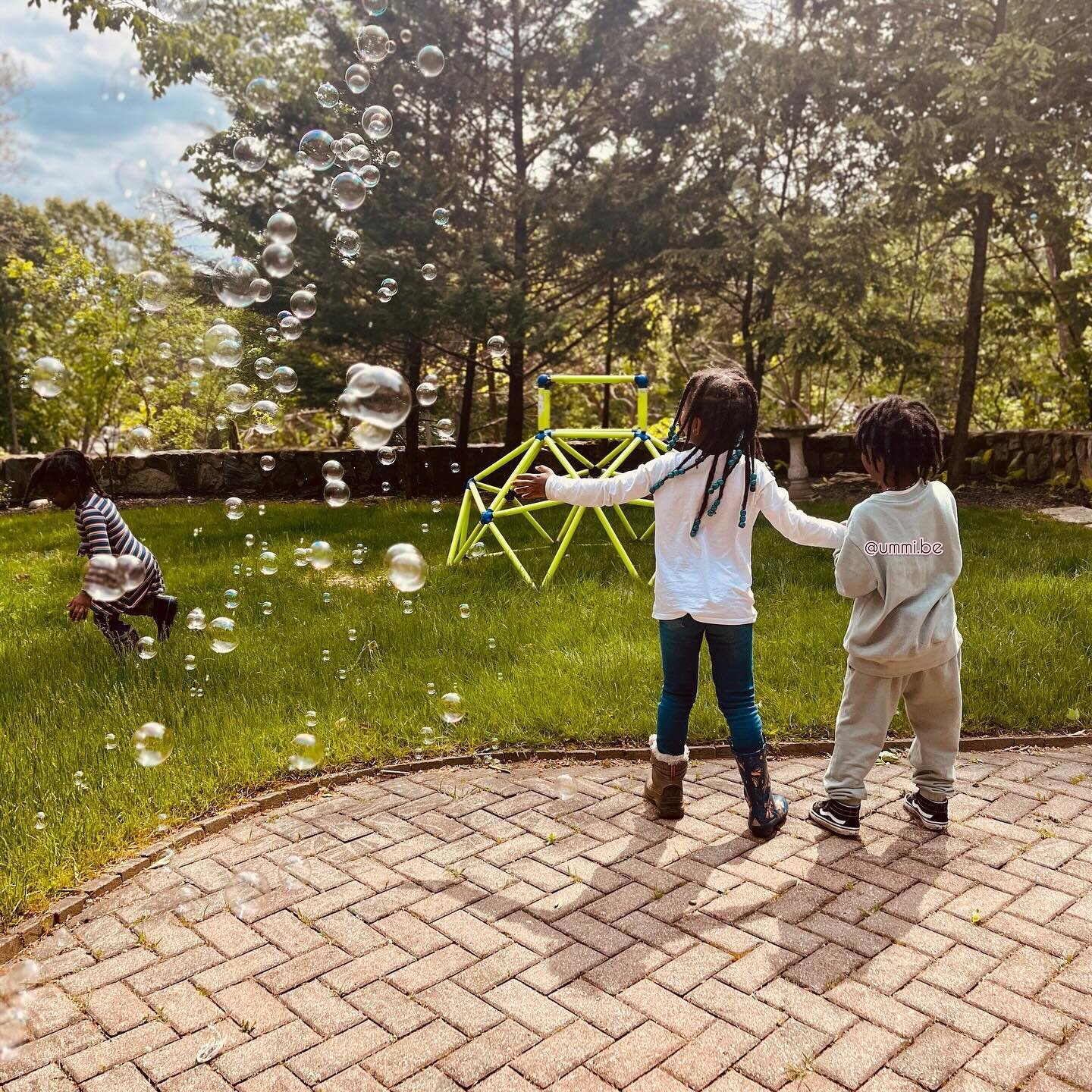 it&rsquo;s the way the world pauses for a second as a baby joins us earthside.

while siblings x friends play close by, a beautiful mama surrenders to her body in between worlds. as she&rsquo;s born again while surrounded by healing, loving, safe and