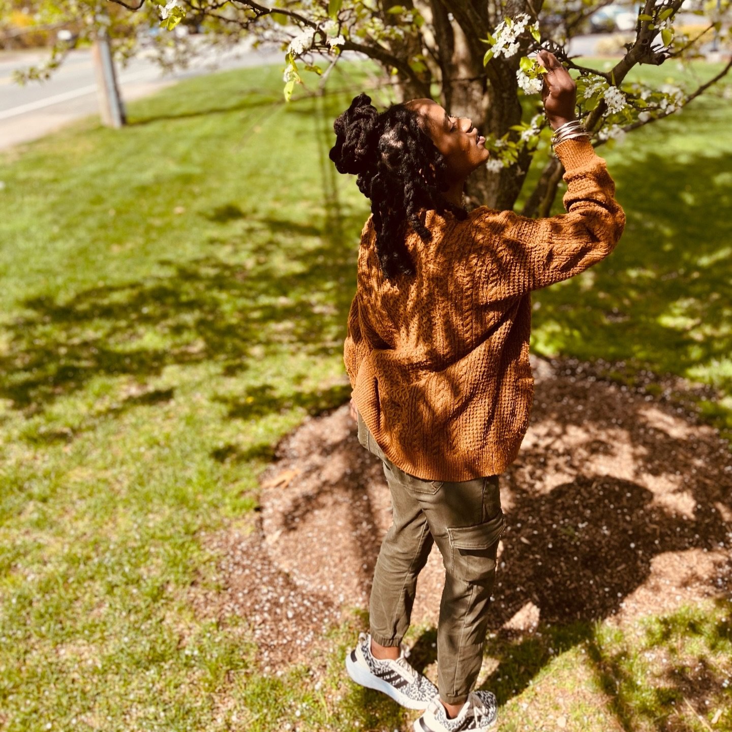 dear april
whatever blooms, let it bloom naturally.
whatever fades, let it fade without force.
whatever stays, let it stay rooted in truth.

#aprilapril #bloomwithgrace #ariesseason #blackgirlsmagic #newmonthvibes