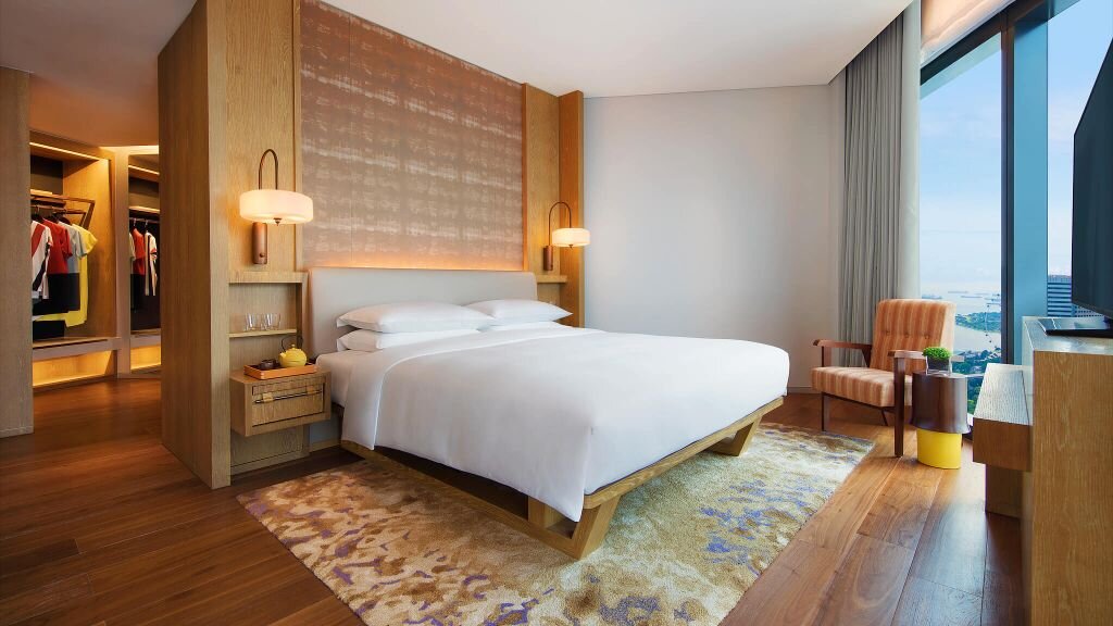 100010-10-Large Suite Bedroom - Andaz Singapore.jpg