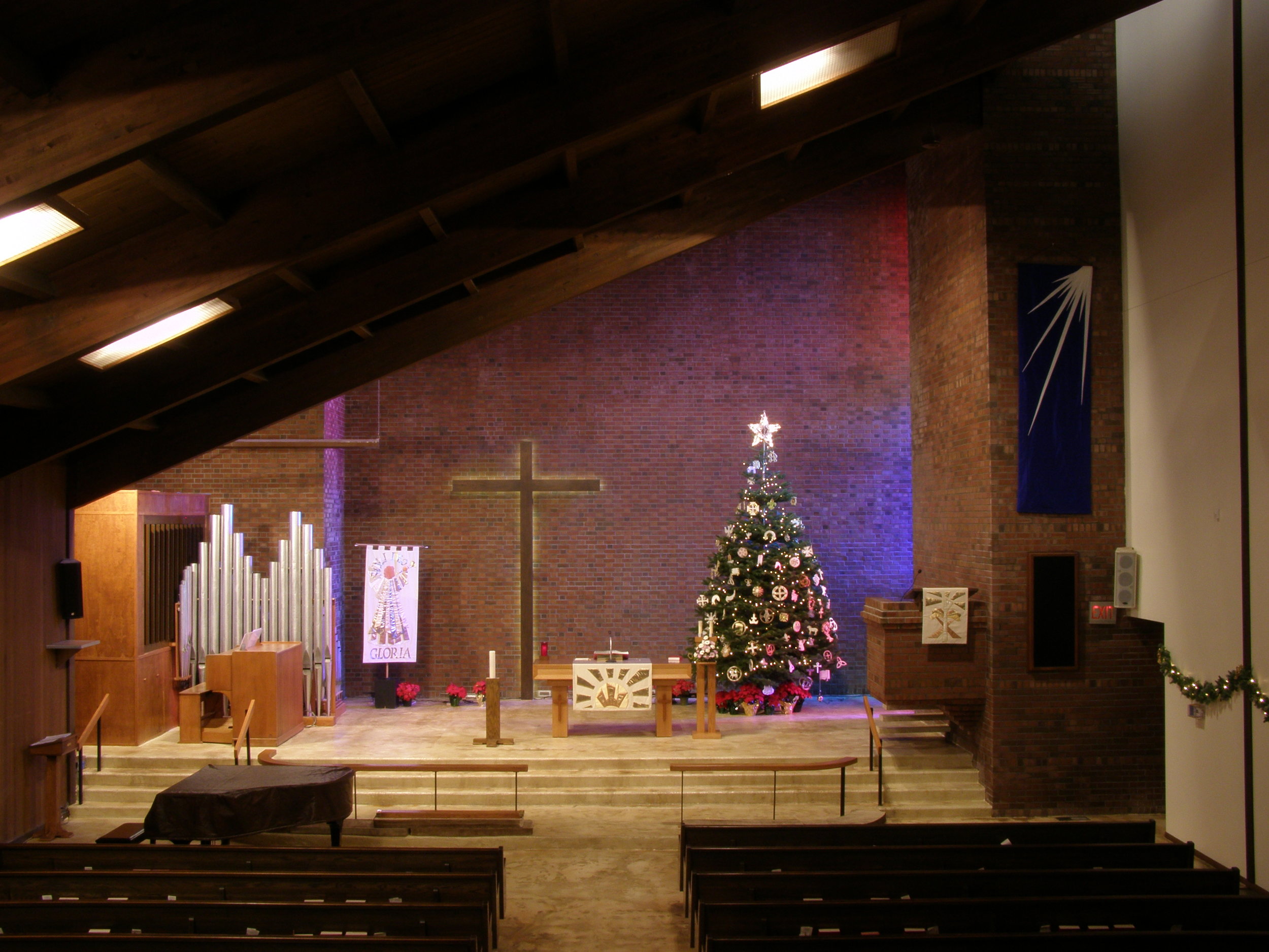 2012 12 30 _01 Completed Interim Organ In The Kent Lutheran Chancel During The Chrismas Season.jpg