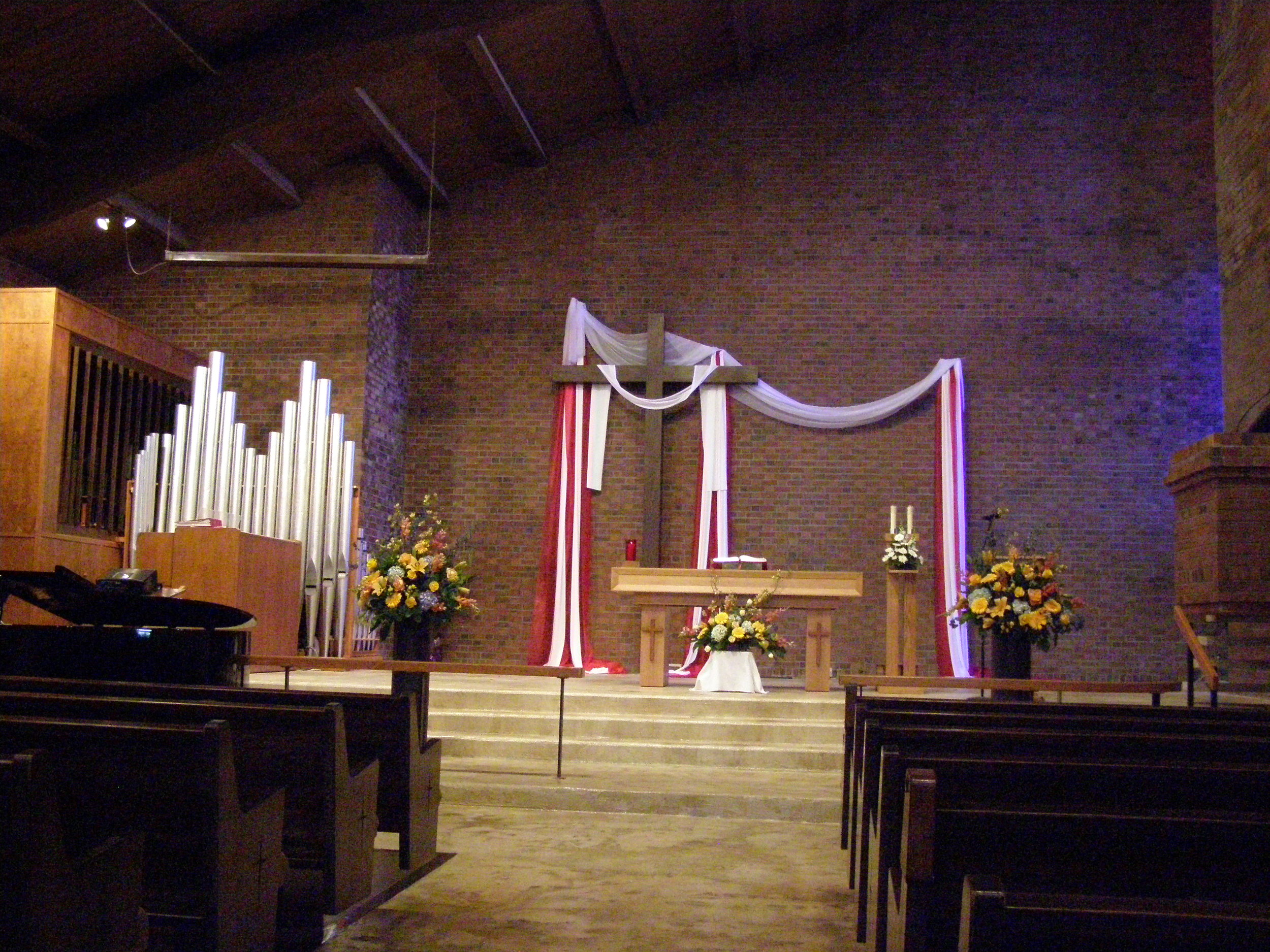 2013 05 03 _01 The Completed Interim Organ In The Kent Lutheran Chancel.jpg