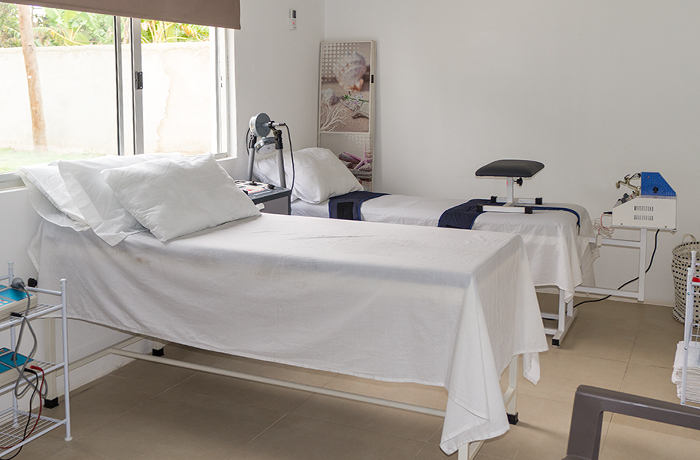 the-hydrotherapy-centre-physiotherapists-beds.jpg