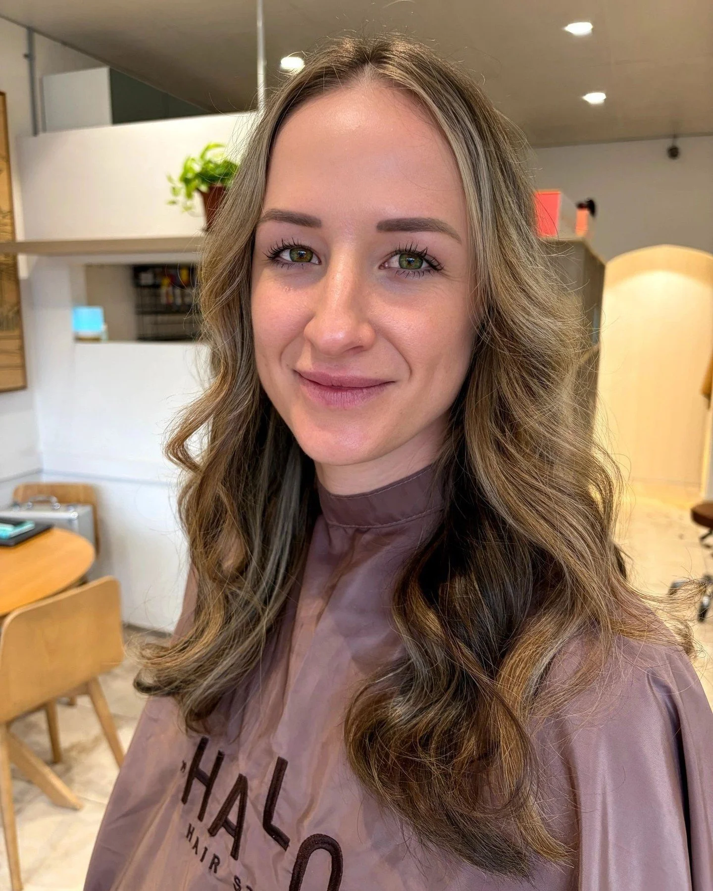 ✨ Bonded extensions to add length, volume and colour. Extensions done differently. ✨

This is what happens when you want it all - and get it! 💫 Our bonded extension method gives you:

💕 Natural-looking length
💕 Gorgeous volume
💕 Beautiful dimensi