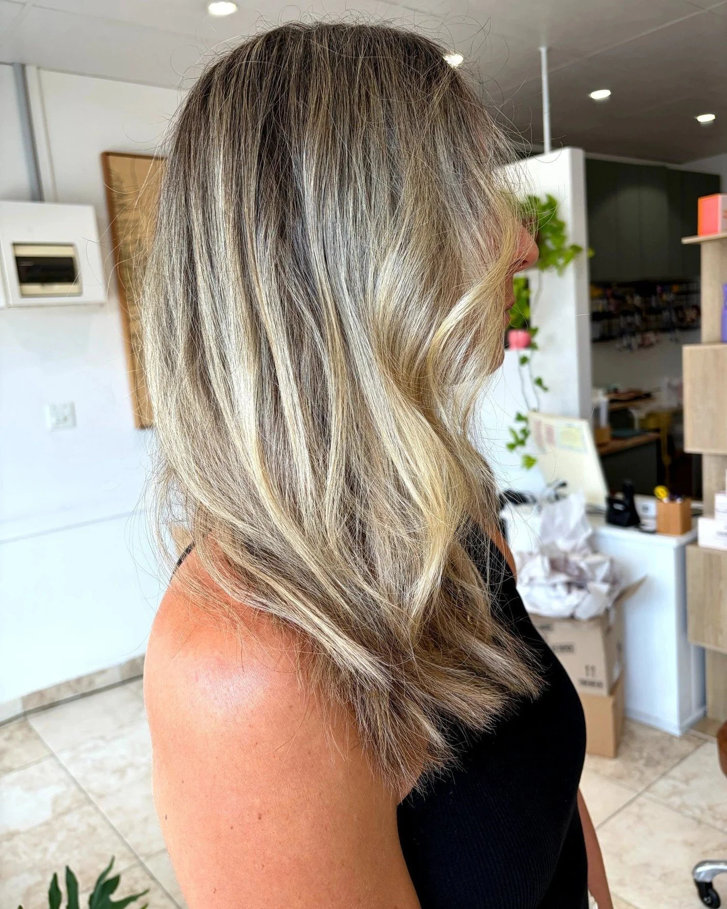 Swipe to see the amazing difference! ✨ Keratin Extensions&middot;
&middot;
&middot;
&middot;
#KeratinExtensions #HairTransformation #BeautyInnovation #ProfessionalHairCare #BeforeAndAfter