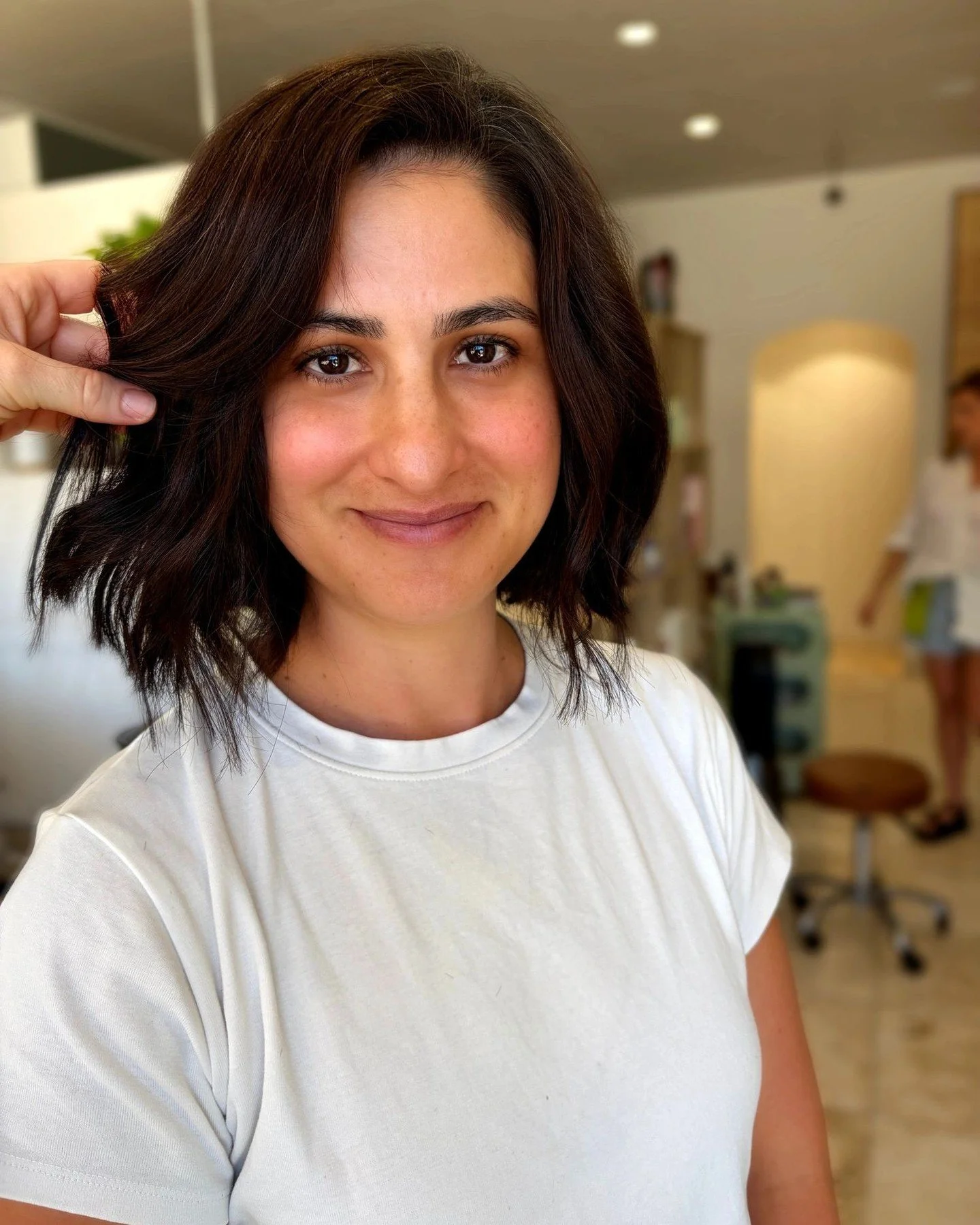 Big change alert! ✨
Sometimes all you need is a bold chop to refresh your look and boost your confidence. This gorgeous transformation proves that the right cut can make all the difference.

#bigchange #hairtransformation #longhairtoshorthair #bobhai