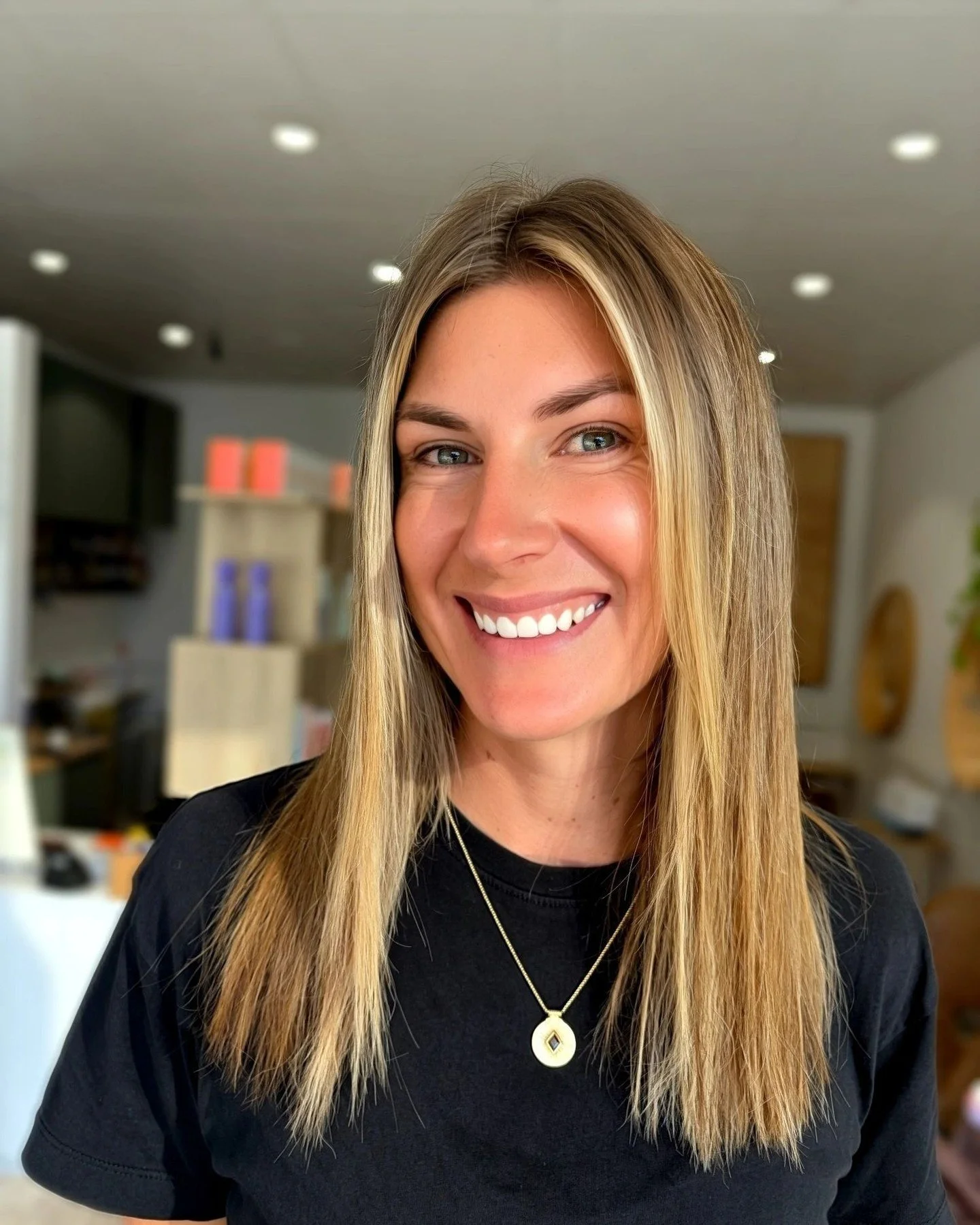 Colour positioning is everything ✨

It's not just about the shade &ndash; it's about WHERE I place it. Strategic colour placement creates dimension, movement, and that natural sun-kissed glow that makes all the difference.

Every section is carefully