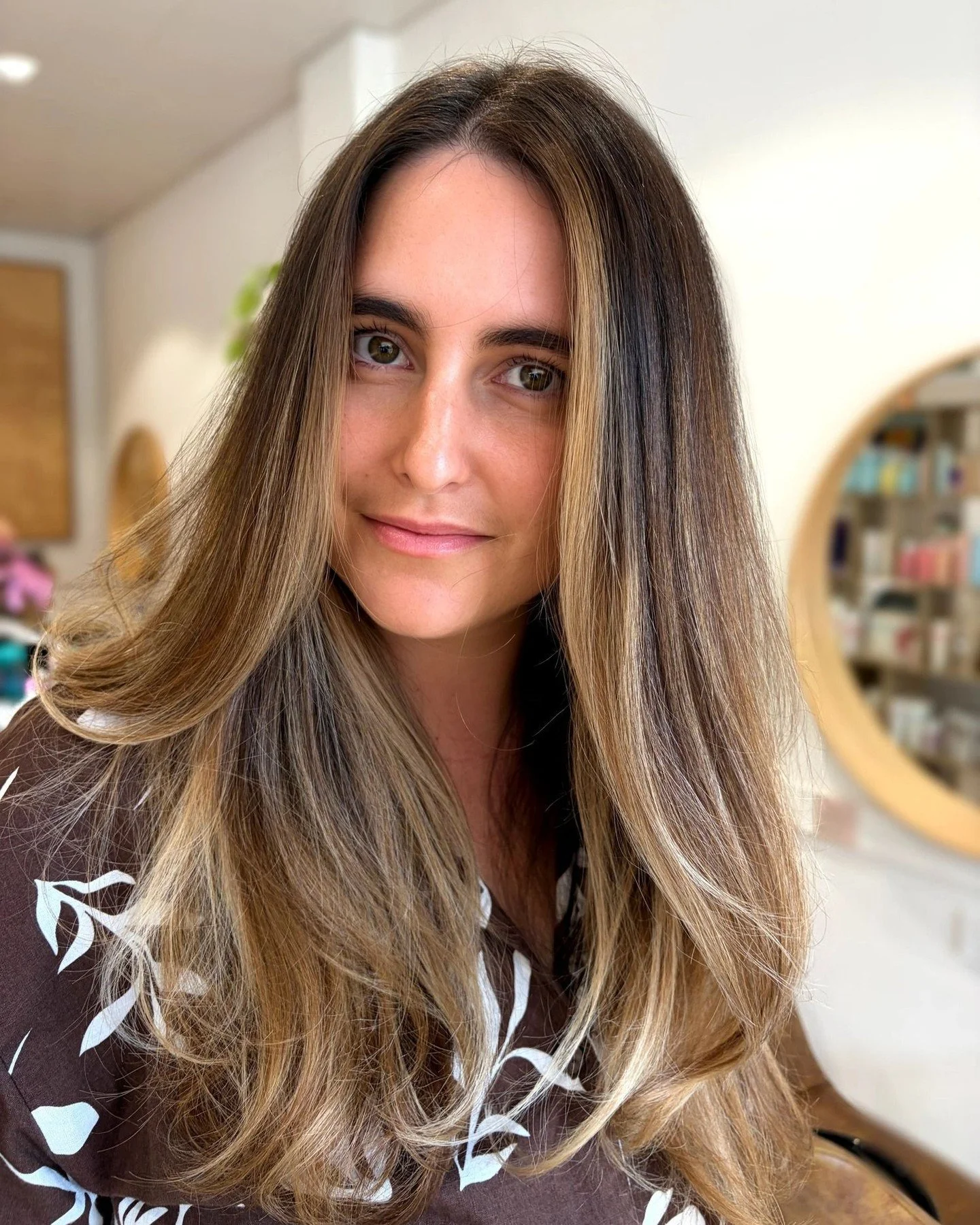 Blended, soft, buttery face framing highlights that leave minimal regrowth and suit skin tone ✨

This is what I do best &ndash; creating dimension that grows out beautifully and flatters your natural features. 

These soft, buttery tones blend seamle