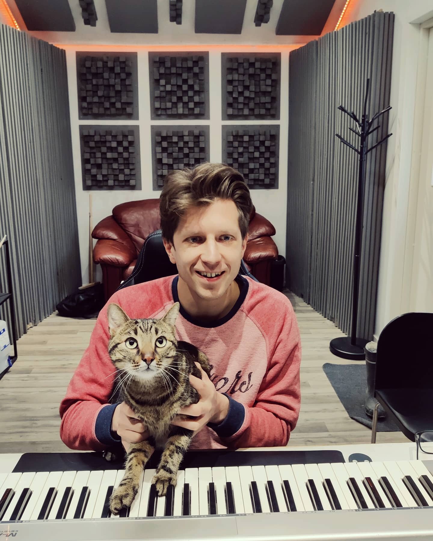 Anything is paws-ible 🐱🙌🏻