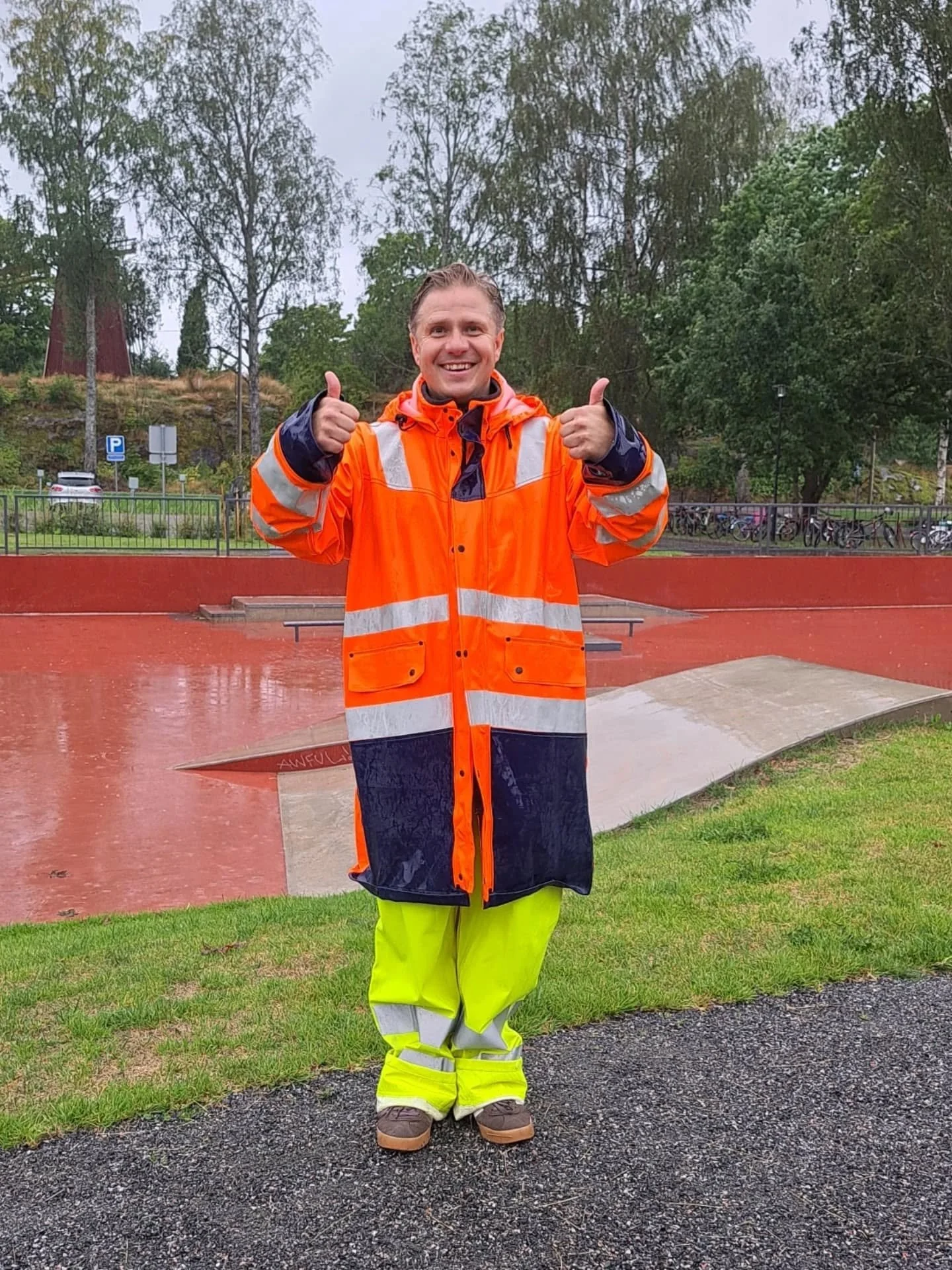 Koulukoutsin terveiset: &quot;Muistakaa kurahousut!&quot; 🧐😅🫡