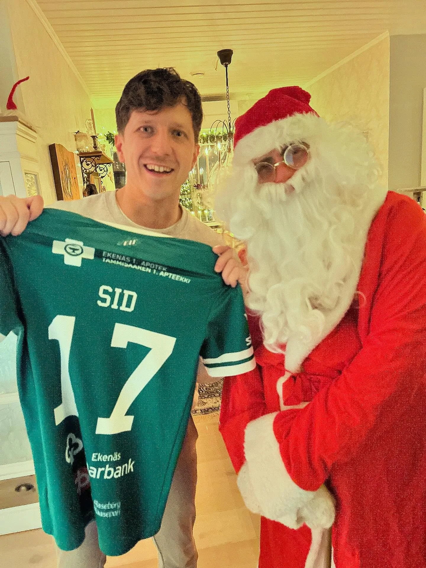 God jul - Hyv&auml;&auml; joulua 😍✨🎁 
Kiitos kaikille t&auml;st&auml; vuodesta. Nauttikaa lomasta ja kohti 2026 🙌