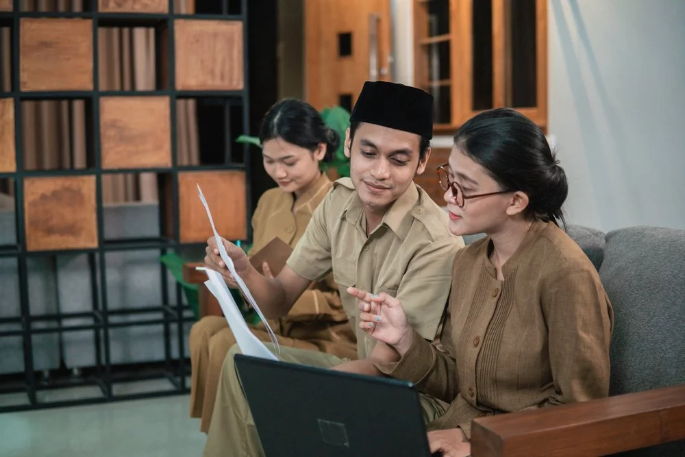Apakah Kerja Jadi PNS Sudah Pasti Menjamin Semua Masa Depan Kita Termasuk Anak?