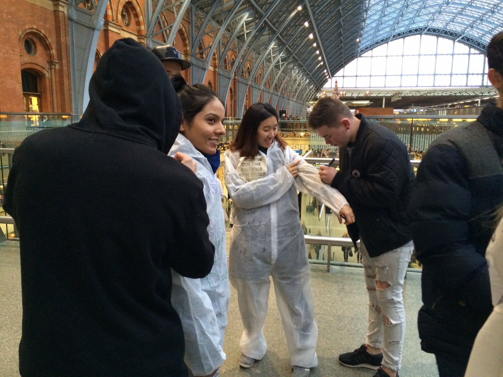 If you write your opinion on a human body, do you care more about what you say ? new evaluation experiment at St Pancras