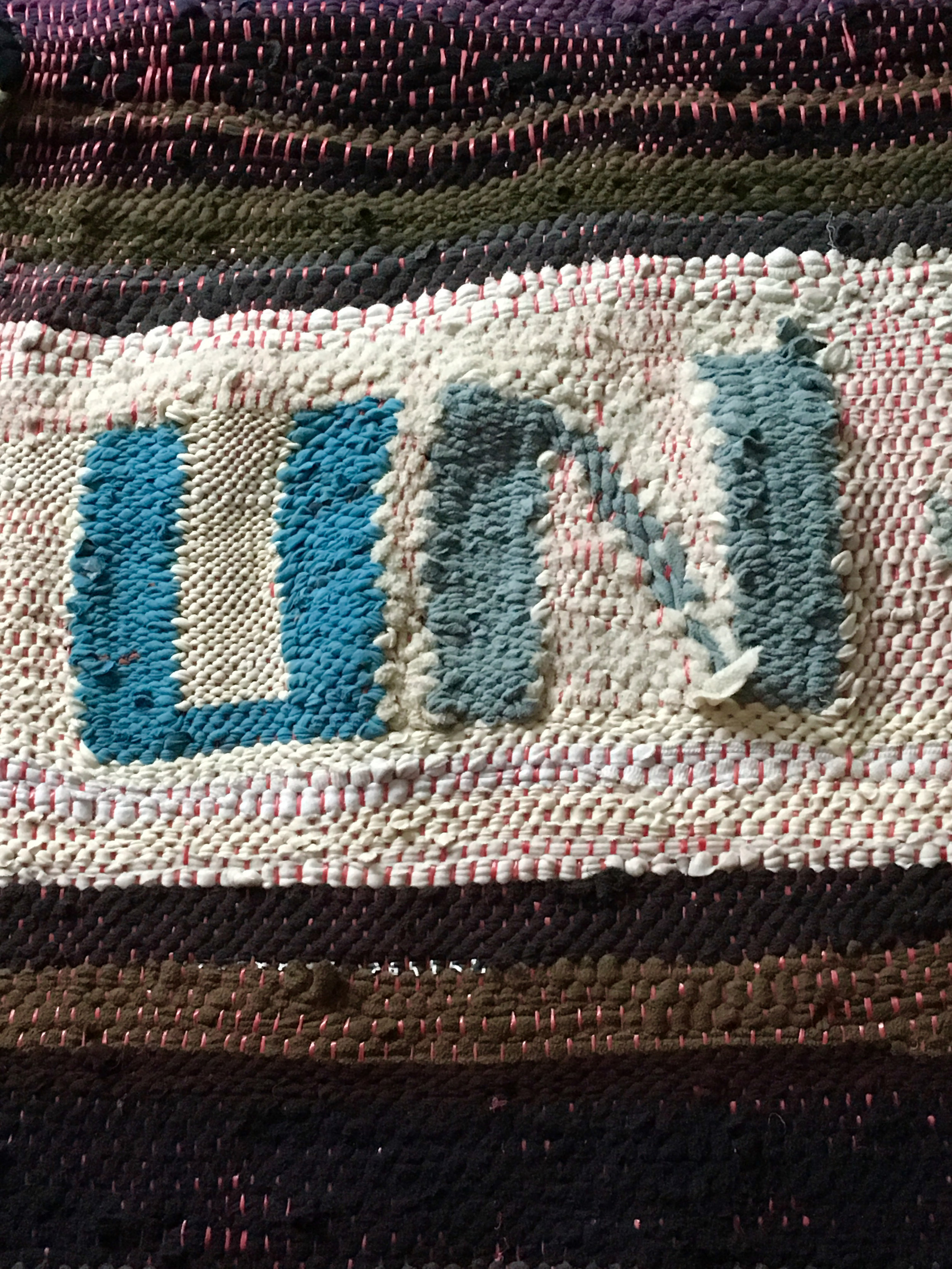 UN rug made from recyled clothes