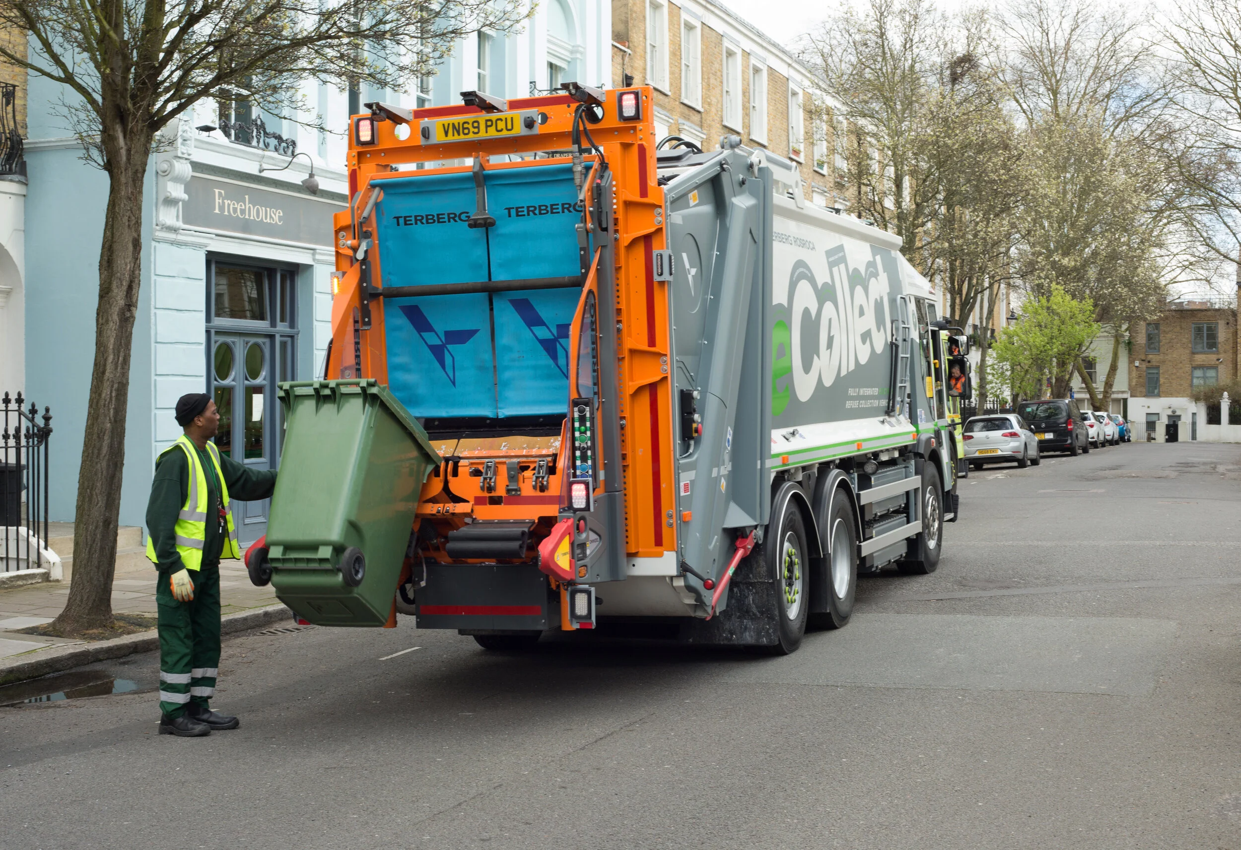 Dennis Eagle refuse collection truck with Peterson Europe LED lights