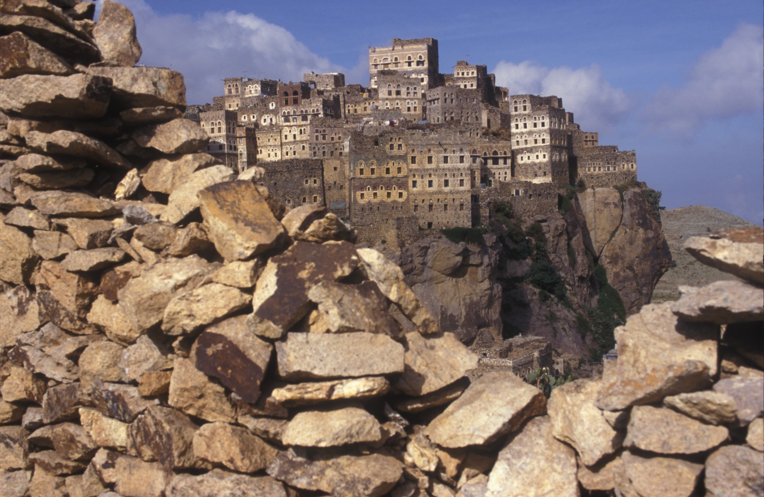 Yemen_haraz rock hilltown_MikeTonkin.jpg