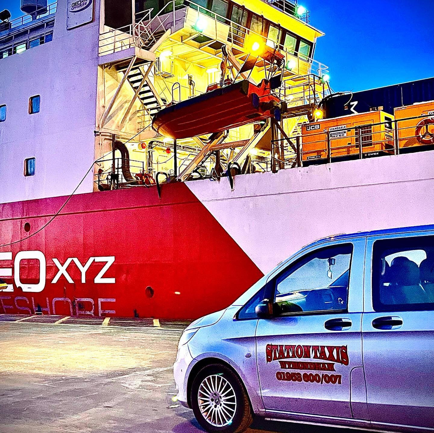 Somewhere a little different for us in the early hours.....off to the Gt.Yarmouth docks. #geooceans #docks #greatyarmouth #greatyarmouthseafront #ships #offshore #sea #taxi #wymondham #norfolk @simonleeder_ @leederkate1