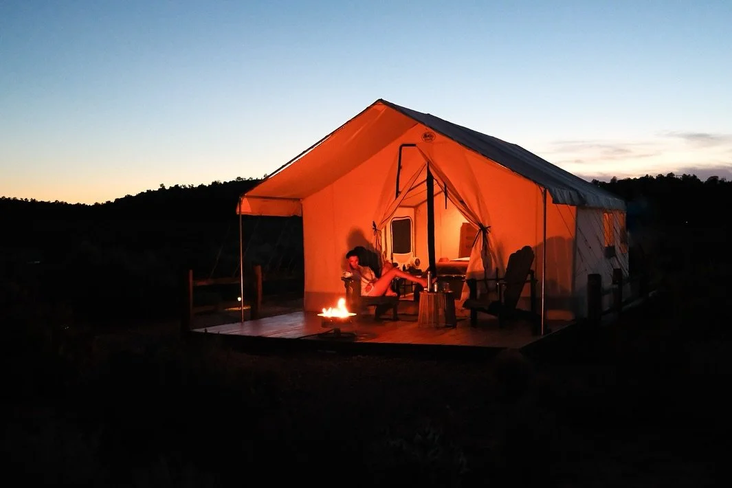 An evening at BaseCamp37 through the eyes of recent guest @f8travels ⛺️❤️✨

Jake and his partner came all the way from Poland for a conference in Law Vegas, but they flew in early to take in the sights and sounds of the high desert. 

Using camp as t
