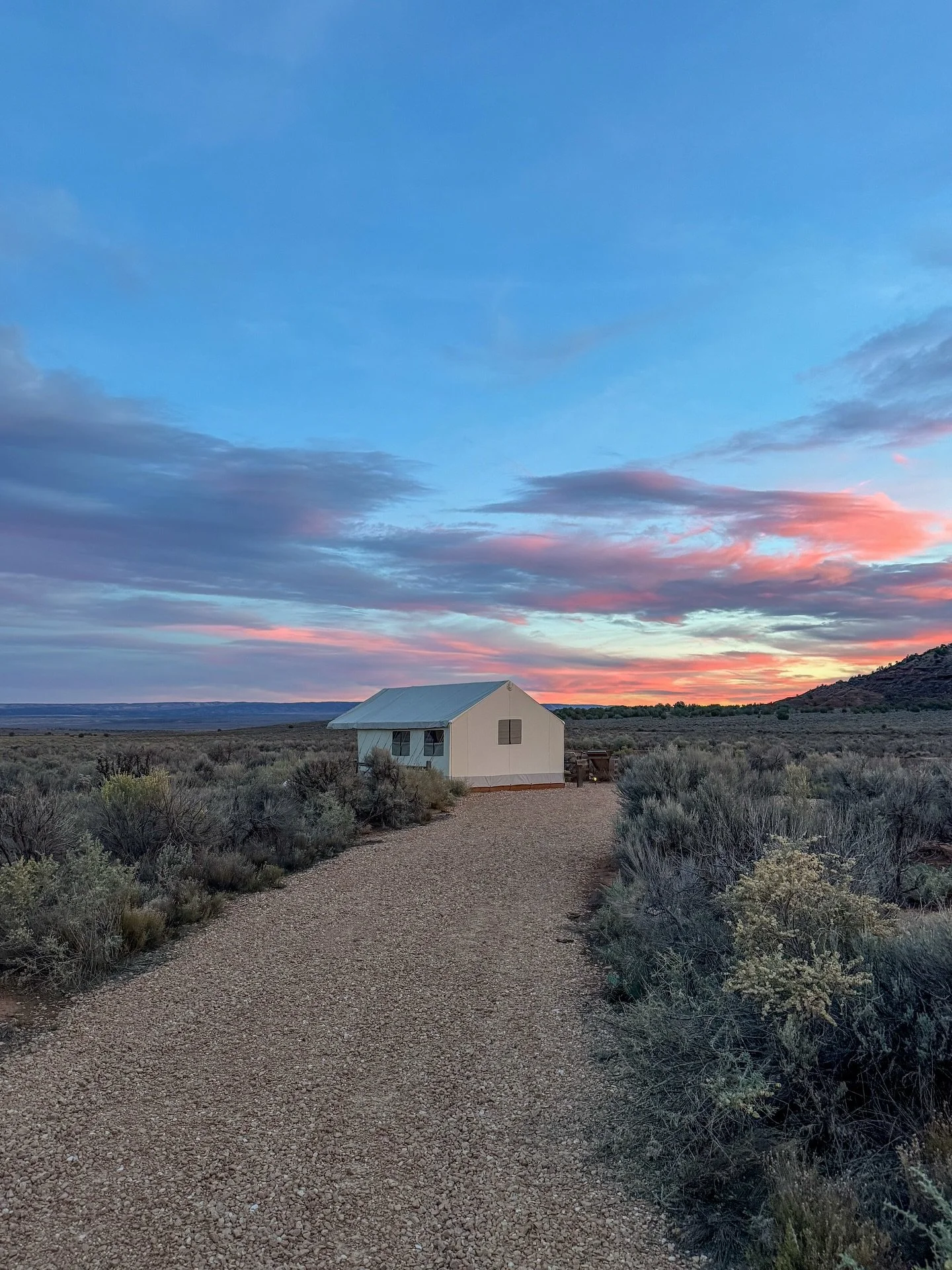 Two sunsets, two very different moods. 
Swipe to see 👀⛺️➡️

And yes, these were taken just days apart and only ten minutes apart! Our sky really is full of magic here along the Utah and Arizona border. ✨

#basecamp37 #basecampkanab #glamping #utahgl