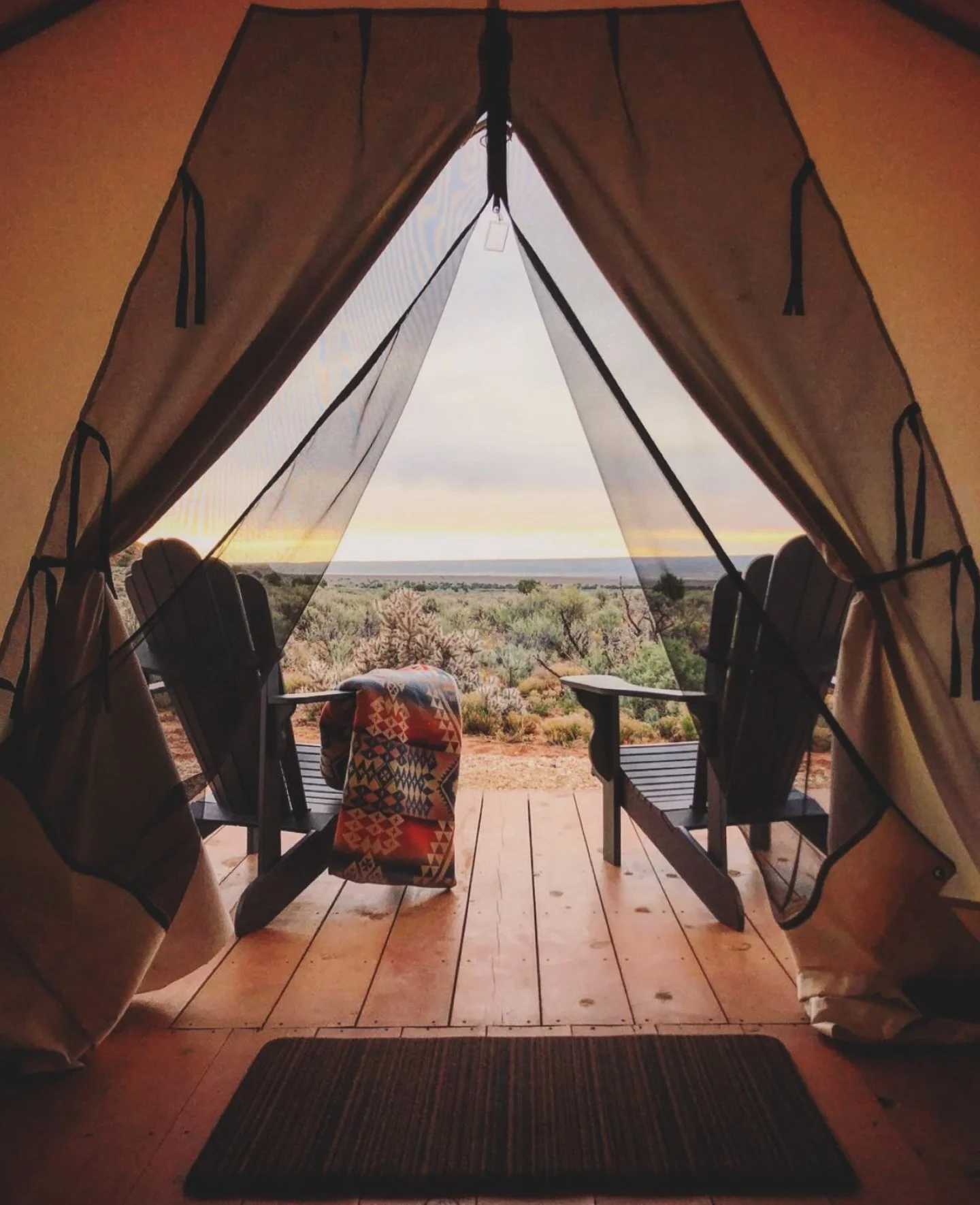 Only 7 mornings left in our 2025 season till BaseCamp37&deg; hits snooze for the winter.

Until then, we&rsquo;re savoring every golden sunrise, every cup of coffee, every toasted s&rsquo;more, and every night under the stars. ❤️⛺️🤠

📸 @jenjsese 

