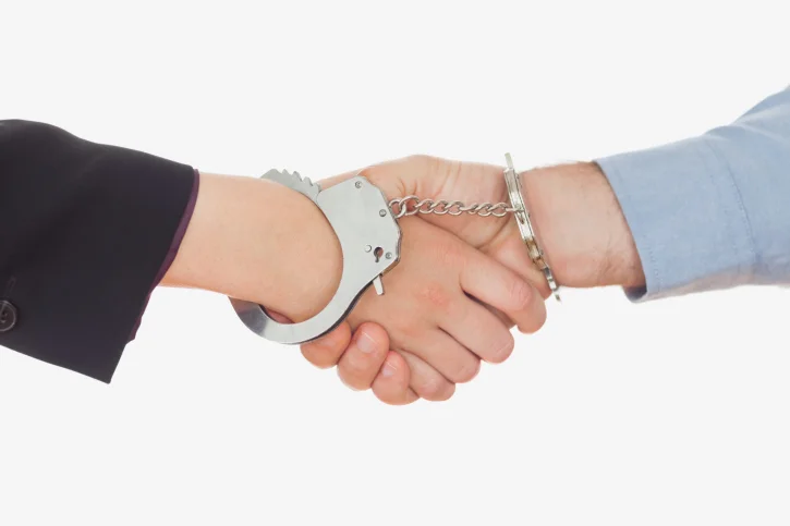 Falling-for-the-Anchoring-Effect-How-to-Avoid-This-Negotiation-Trap.jpg