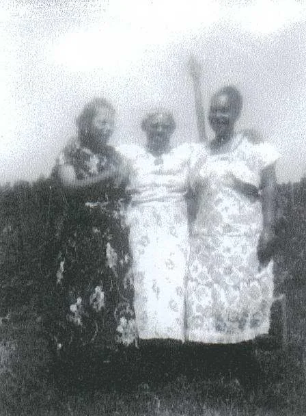 roena, ethel and eva tackett 2000pho0595.jpg