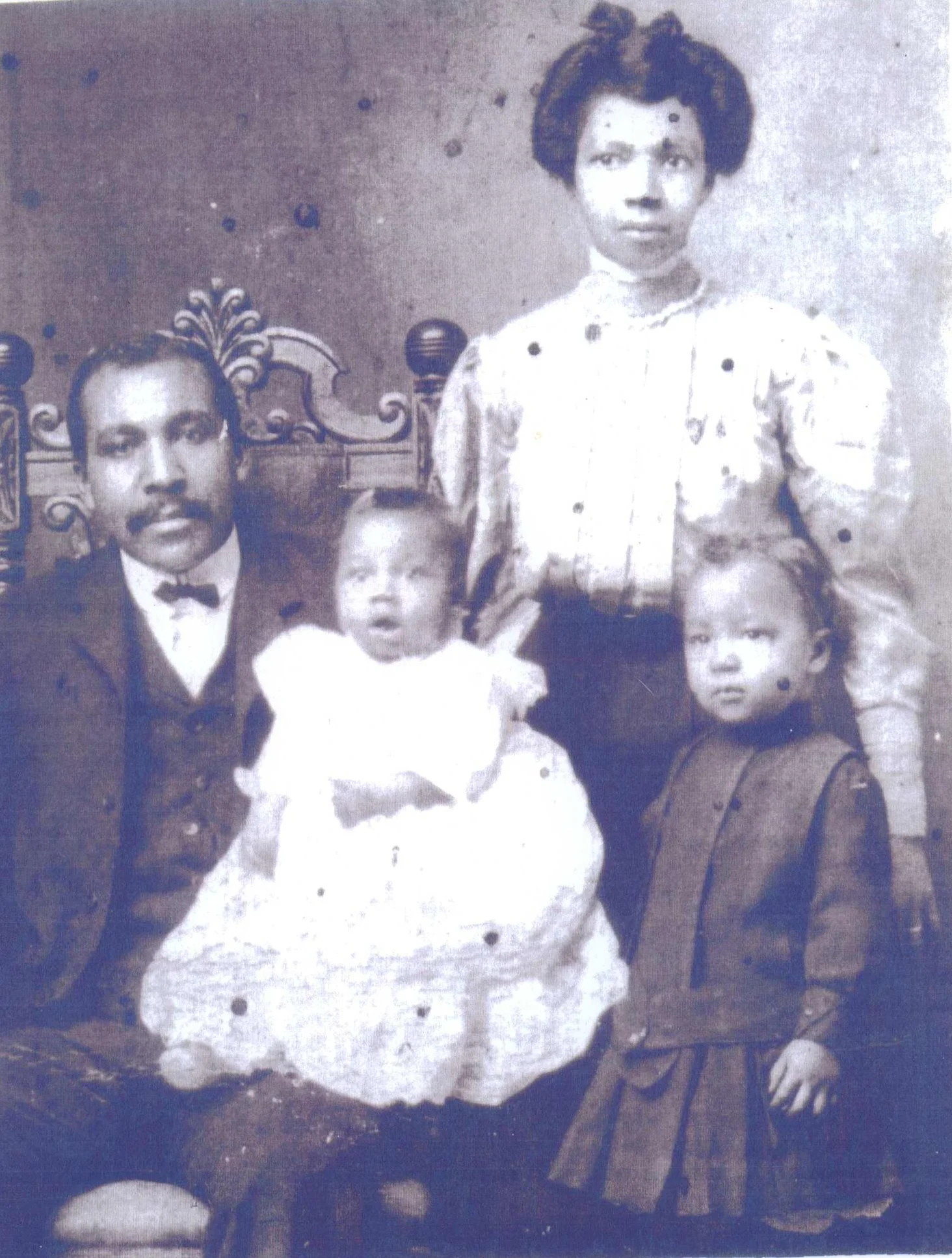 (james and sallie dangerfield roberts family) pho00758.jpg