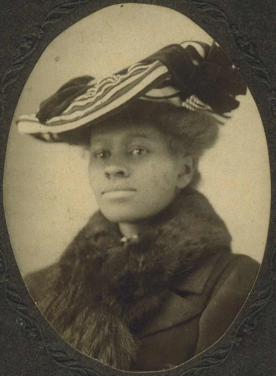 lavinia holmes pho01245-2.jpg