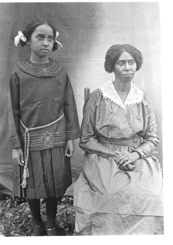 elna and eva edwards pho02559-2.jpg