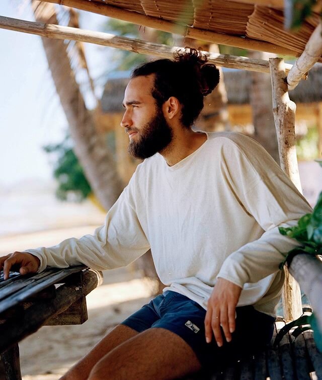 Oh to be nestled up in a beach shack with you 🌙
Note the White Doe Hemp long tee 🌞