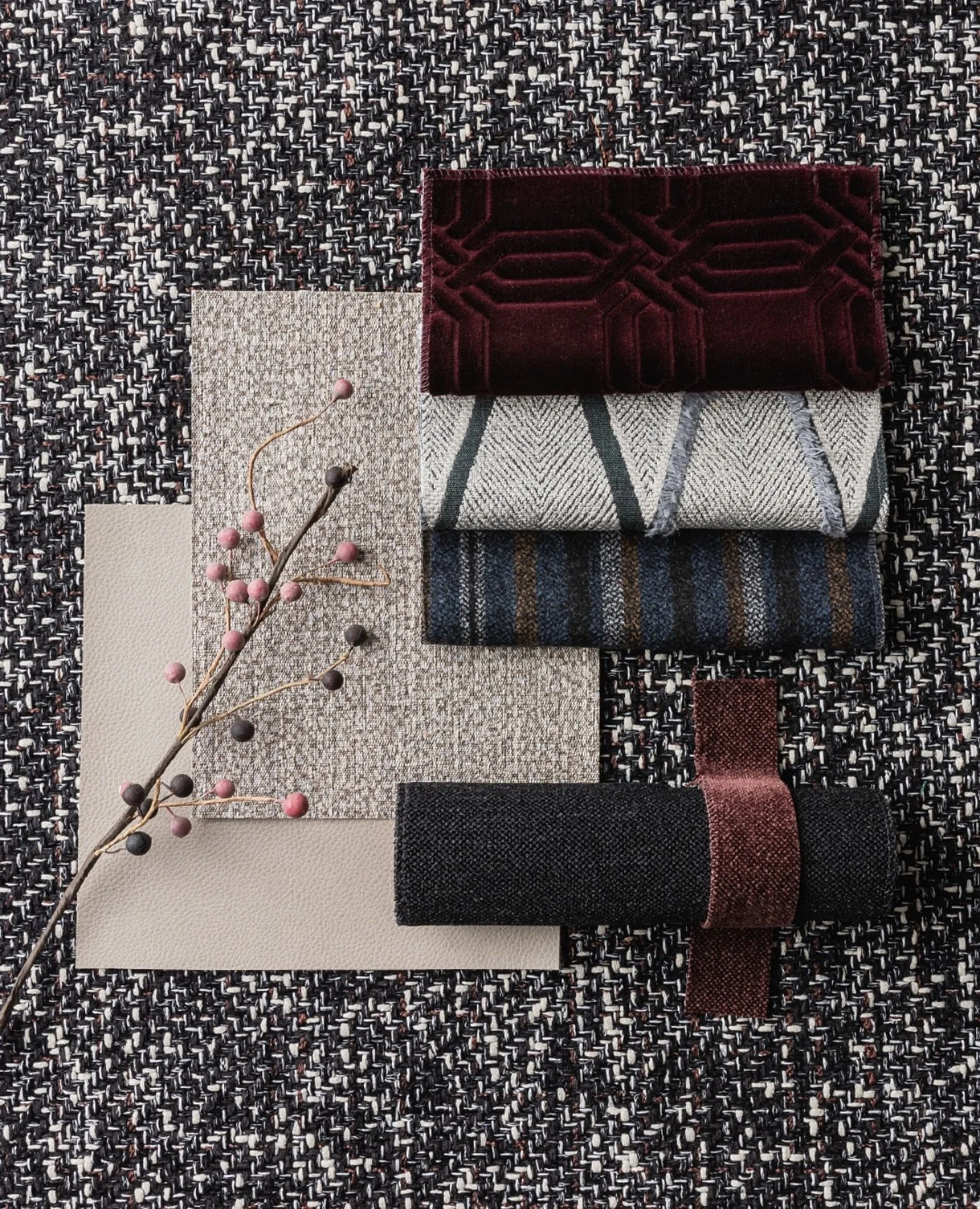 Layers of depth with a modern edge 🤌🏼

// @brentanofabrics //

#brentano #fabrics #textiles #interiordesign #interiortextiles #textiledesign #beyondesign