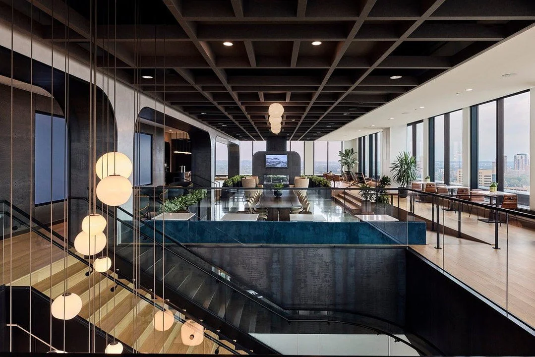 Project Spotlight💥: Piper Sandler | Minneapolis⁠
⁠
A stunning installation featuring Turf Design&rsquo;s Plaid ceiling system, brings structure, rhythm, and acoustic performance to this beautifully executed space. The layered grid pattern creates a 