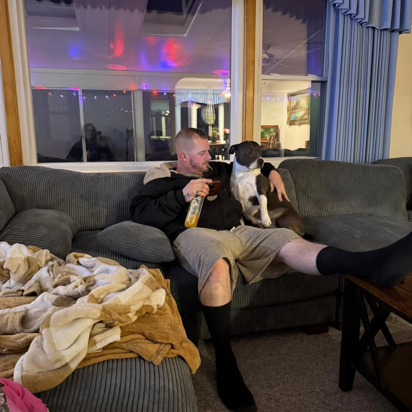 &ldquo;Mind ya own business LADY. I&rsquo;m sitting like a people withs ma dahd.&rdquo;