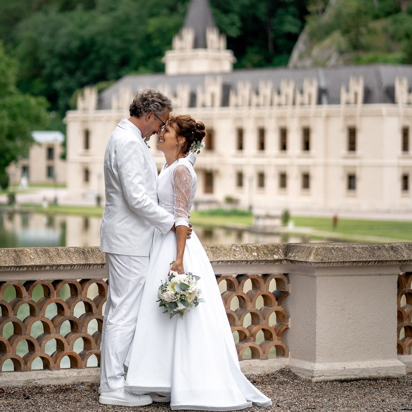 Gerne denke ich an diese Hochzeit vom Juli zur&uuml;ck, eine Buddhistische Zeremonie, geplant von der lieben @sabrina_feichtinger_weddings. Es war toll! 😍
.
#weddingtime #brideandgroom2020 #buddhistweddingceremony #feteblanche #weddingflowers #brida