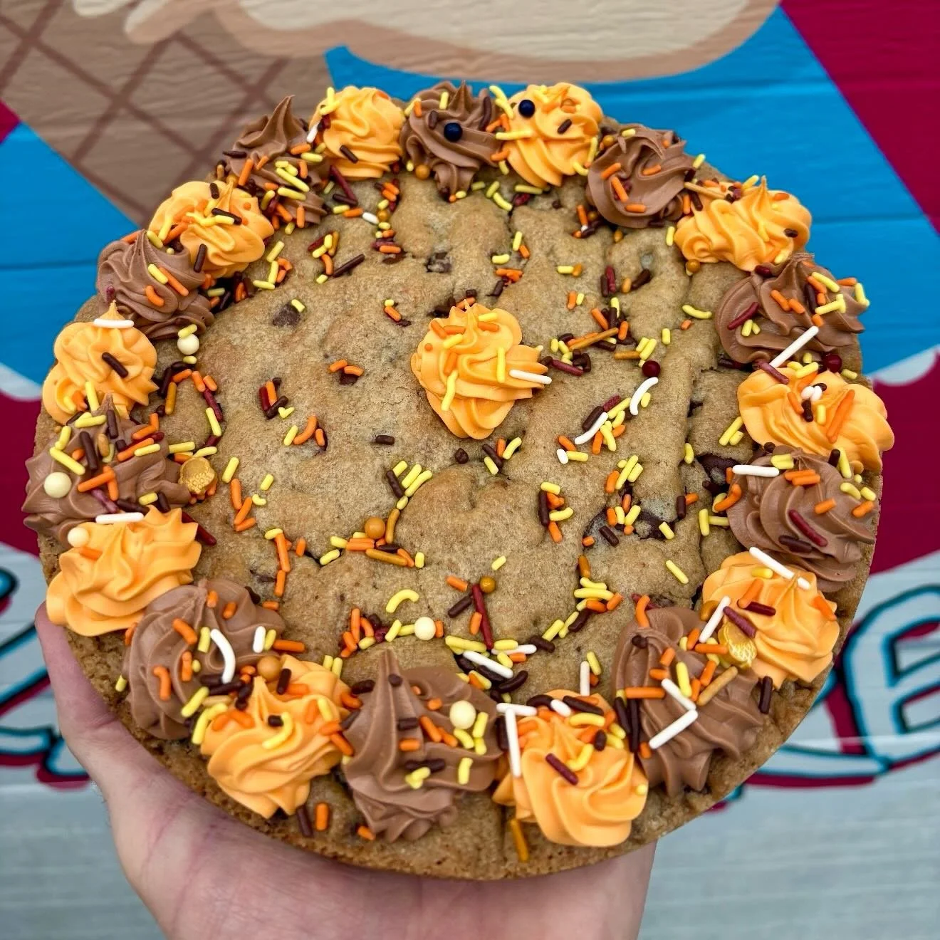 Just added a Thanksgiving Cookie Cake to our website - available to order for pick up or delivery before the holiday next week! Have you thought about dessert yet? We got you covered! 🍪

Place an order here:
www.ElliesTreats.com ⬅️⬅️