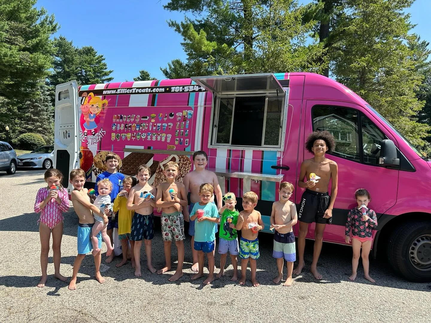 Our trucks are still going strong throughout the fall&mdash; with a lot more availability so keep us in mind for last minute ice cream ideas!!

If you&rsquo;re looking for an ice cream truck visit, send us a message or check out our website: 
www.Ell