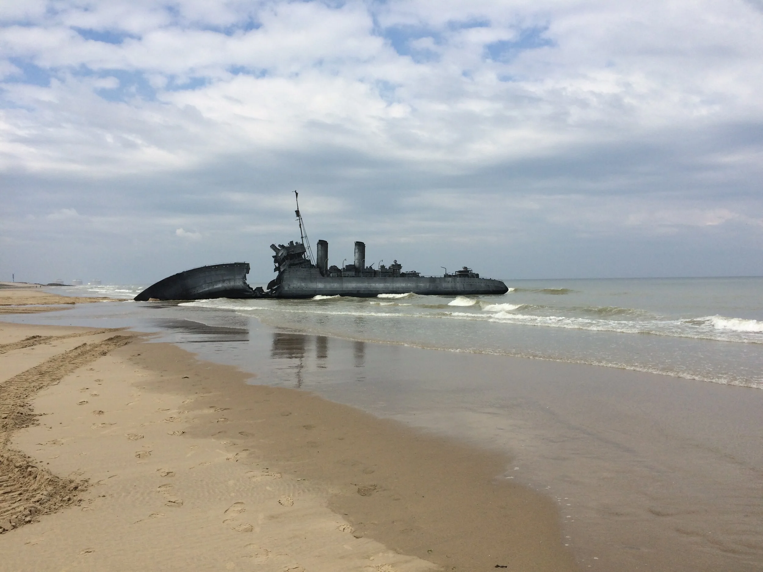  Another usage of the Trompe L'oeil was this wreck. A flat painting. 