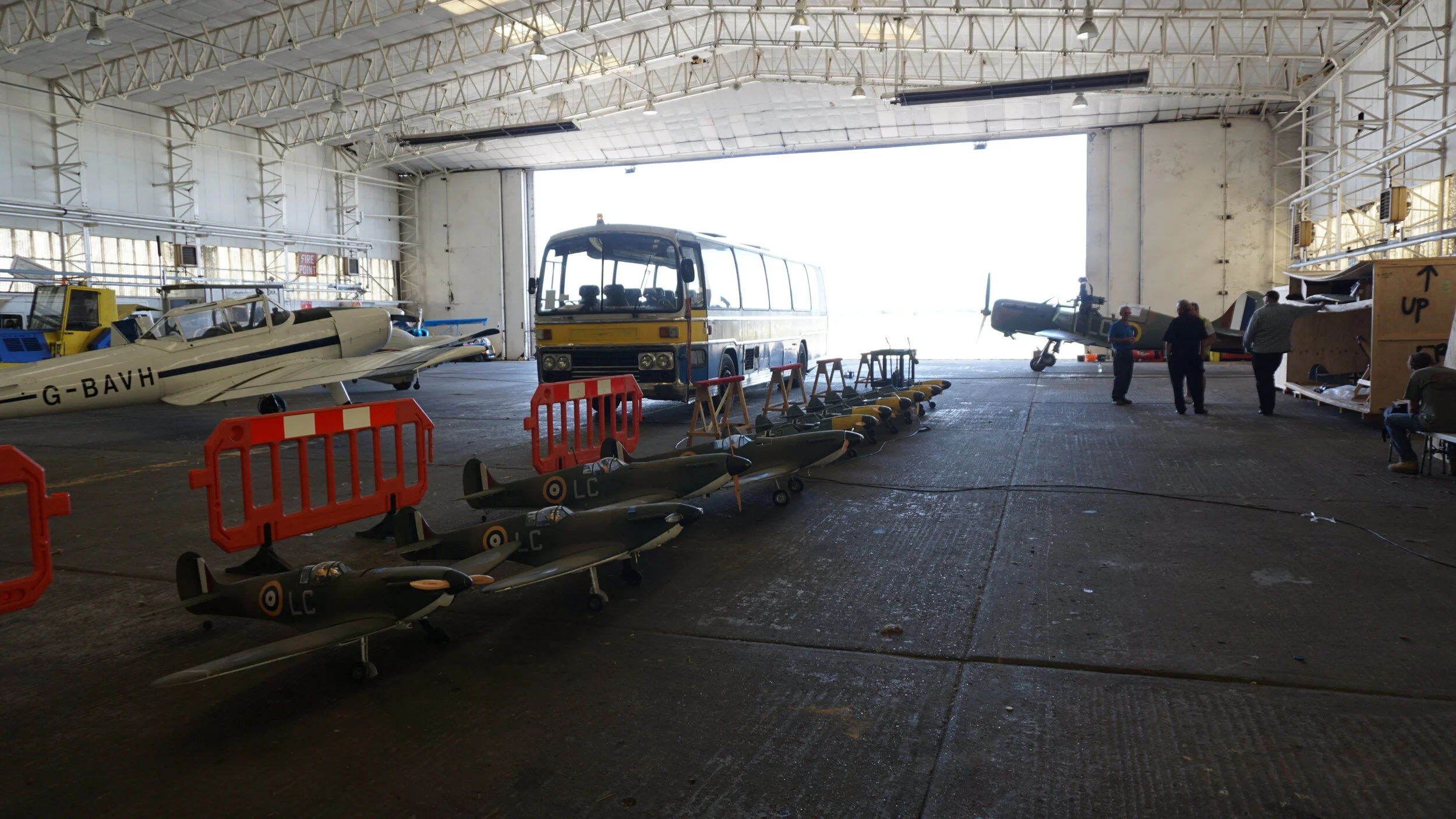  Radio-controlled scale aircraft were used. Most if not all of the aerial photography was practical.  