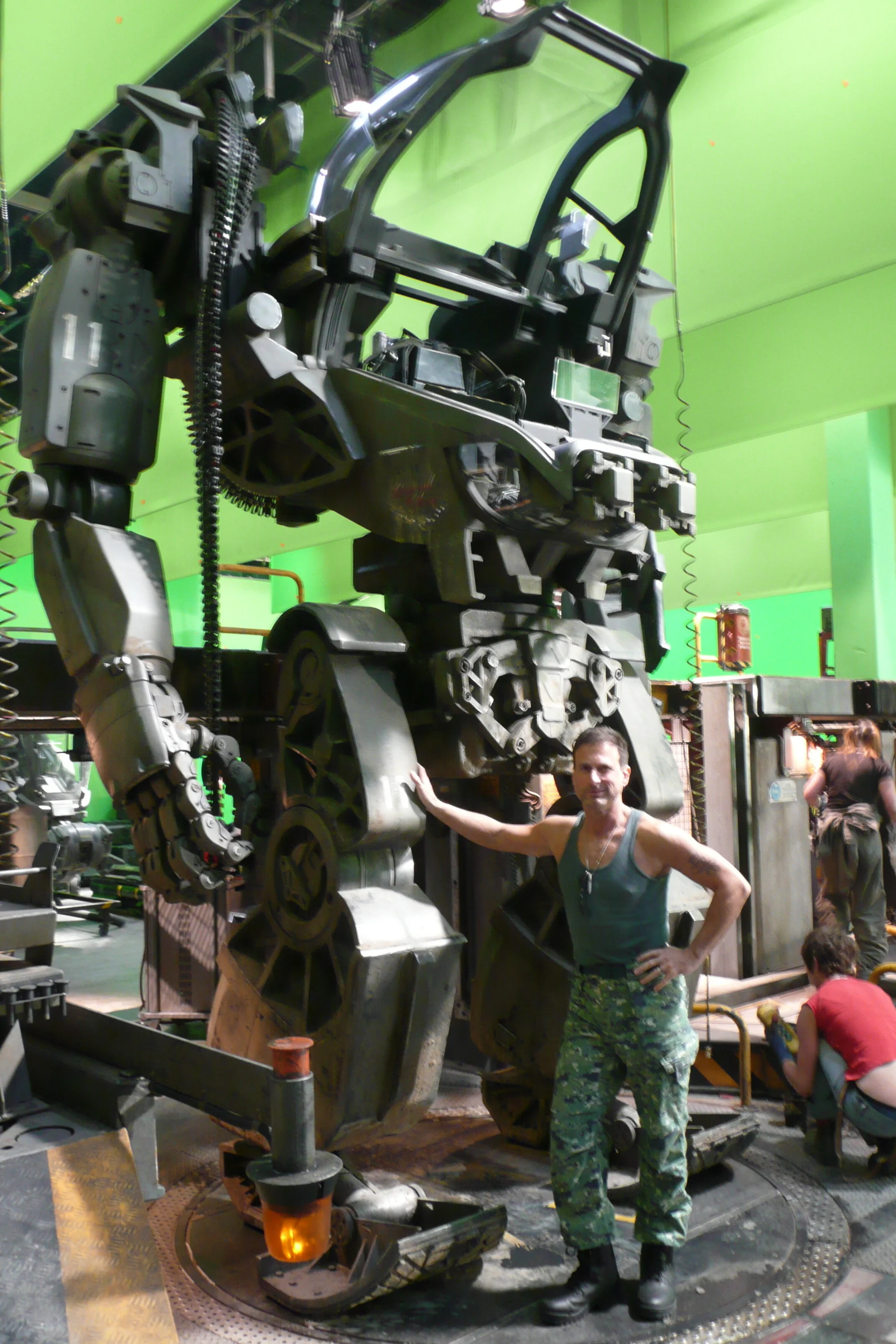  Stan Winston studios built this 13 ft. tall poseable robot. The cockpit section could be removed and attached to a gimbal for action sequences. 