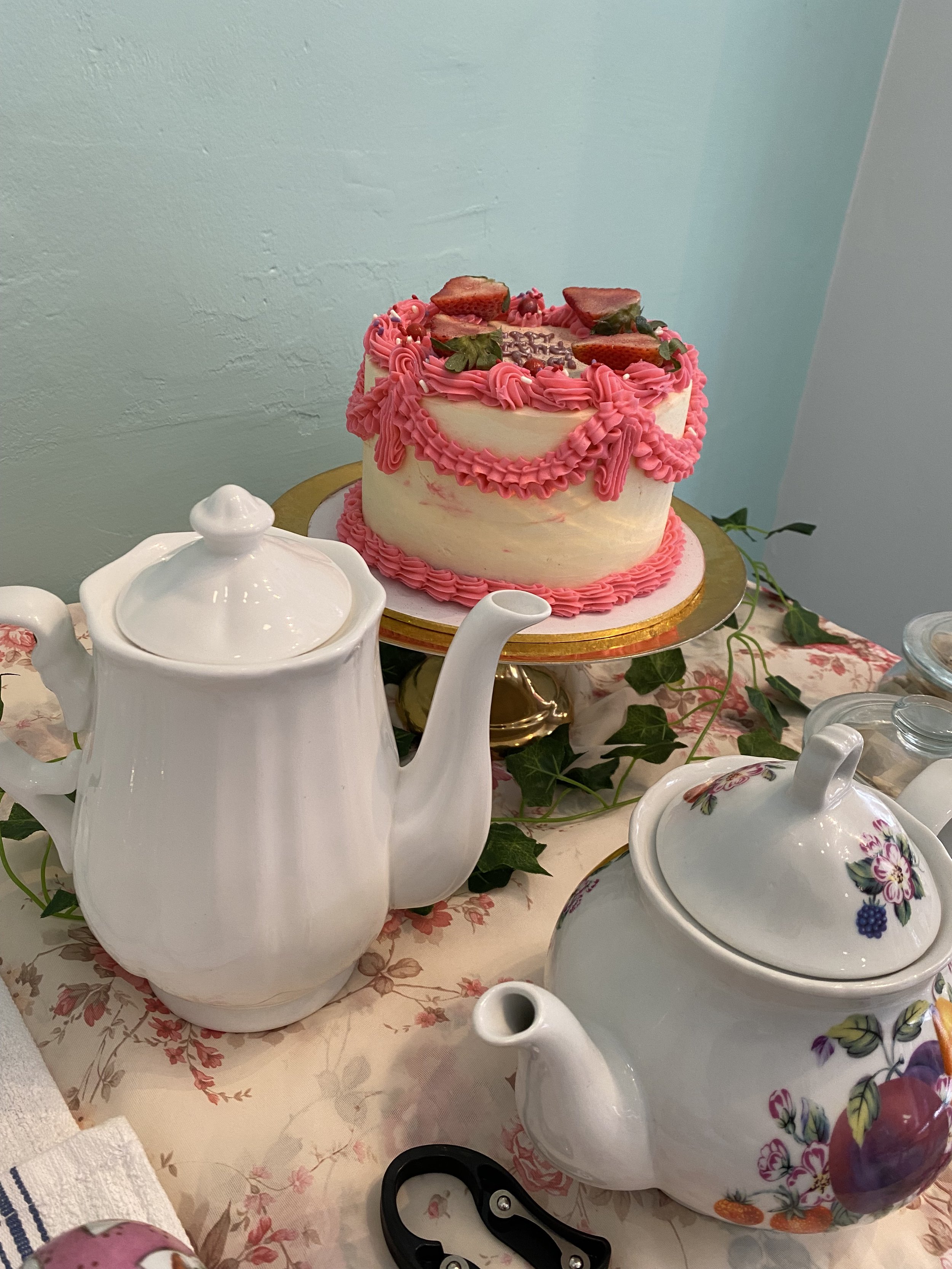 1st Birthday Cake Topper- Alice Teapot Cake Decorated With Flags, First  Birthday Cake Decoration For Baby Girl, Dessert Table Decoration, Photo  Props, Very Suitable For A Birthday Party For A One-year-old Girl (