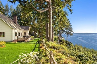 12870 Sunrise Dr NE, Bainbridge Island | $1,525,000