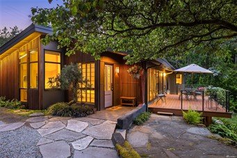 12898 Sunrise Dr NE, Bainbridge Island | $1,100,000