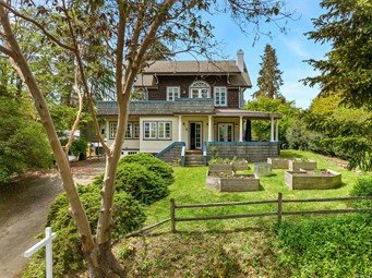 445 Wood Ave SW, Bainbridge Island | $1,235,000