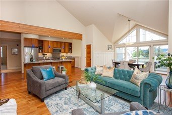 168 Hall Brothers Lp NW #301, Bainbridge Island, $990,000