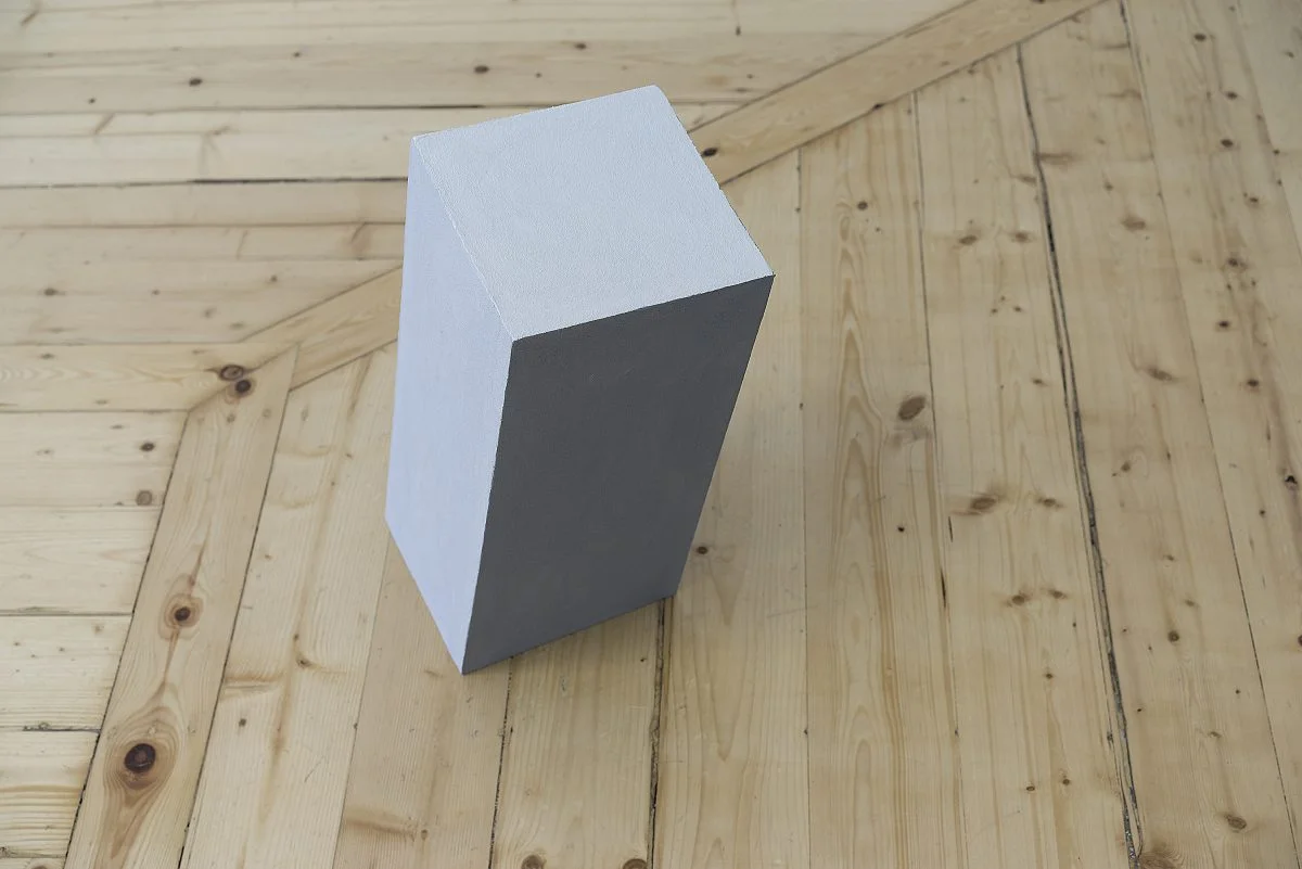 Thomas Hutton, Pier, Gypsum board, acrylic render, artificial pigment, 30x30x50 cm, 2017