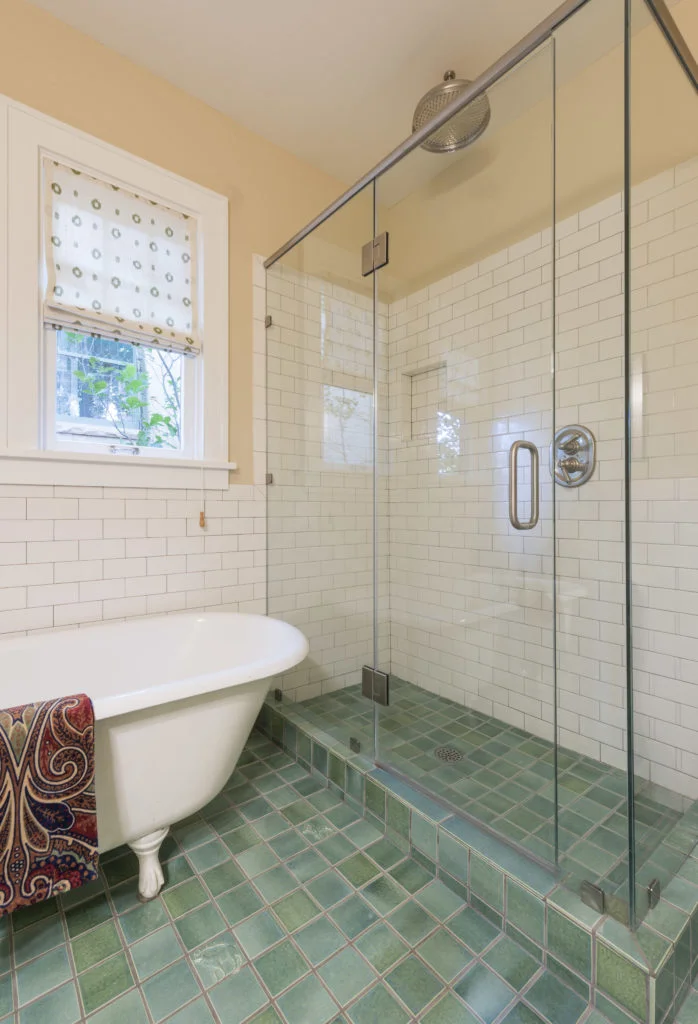 Main-Level-Bath2-1-698x1024.jpg