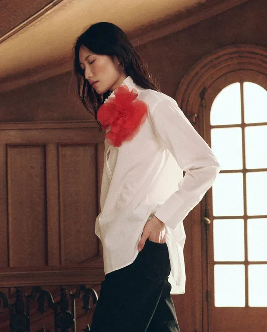 THE-GREAT-LOOK-37-THE-RUFFLE-NECK-SHIRT-WHITE-THE-WAYNE-JEAN-BLACK-THE-PLEATED-SCARF-GOLD-SHIMMER-1517_540x.webp (Copy)