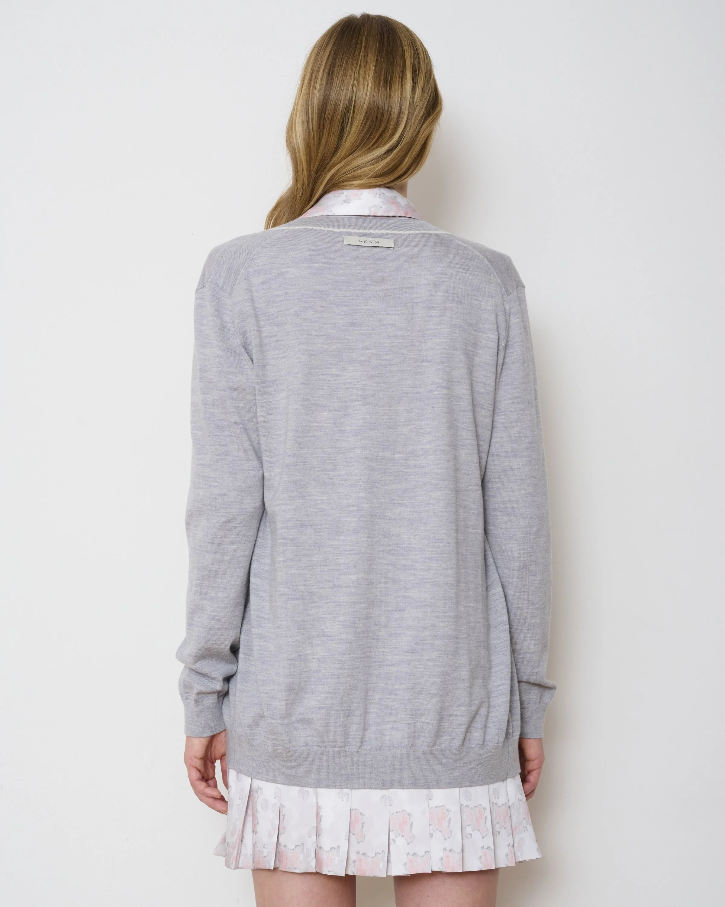 RSW062-THE-CHARLESTON-CARDIGAN-050_LIGHT-GREY_LIFESTYLE-3.jpg